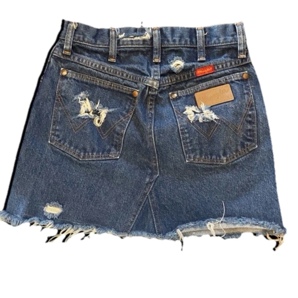 Wrangler 🤠 distressed, denium skirt NWOT - Picture 2 of 5
